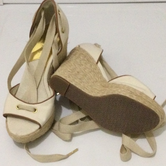 Michael Kors Platform’s Cream neck tied up size 7M - Picture 4 of 4